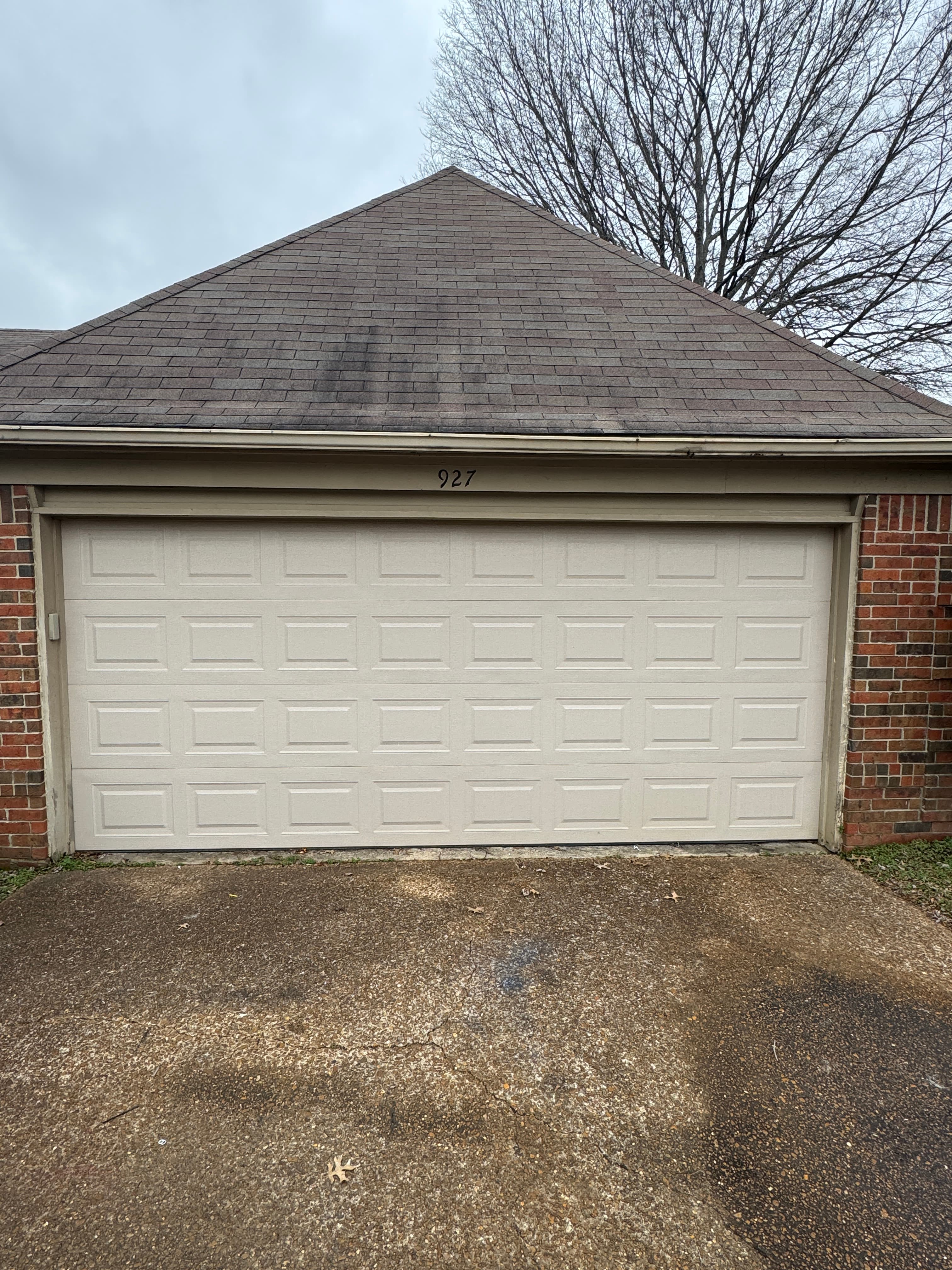 Casa de ladrillo de 3 recámaras con chimenea acogedora | Casa en venta en Cordova, TN