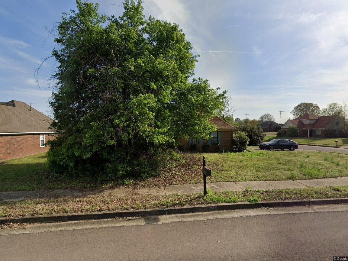 ¡Encantadora Casa de Ladrillo de 3 Habitaciones en Memphis con Garaje Adjunto – Financiamiento Dueño a Dueño con $10,000 de Enganche!