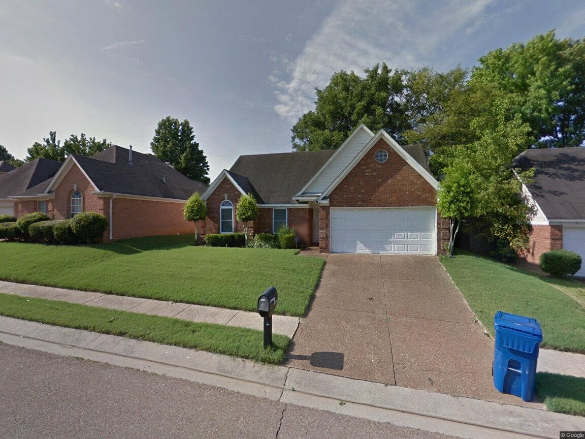 Casa en venta en 5457 Sundale Way S, Memphis, TN 38135 – Amplia y lista para mudarse