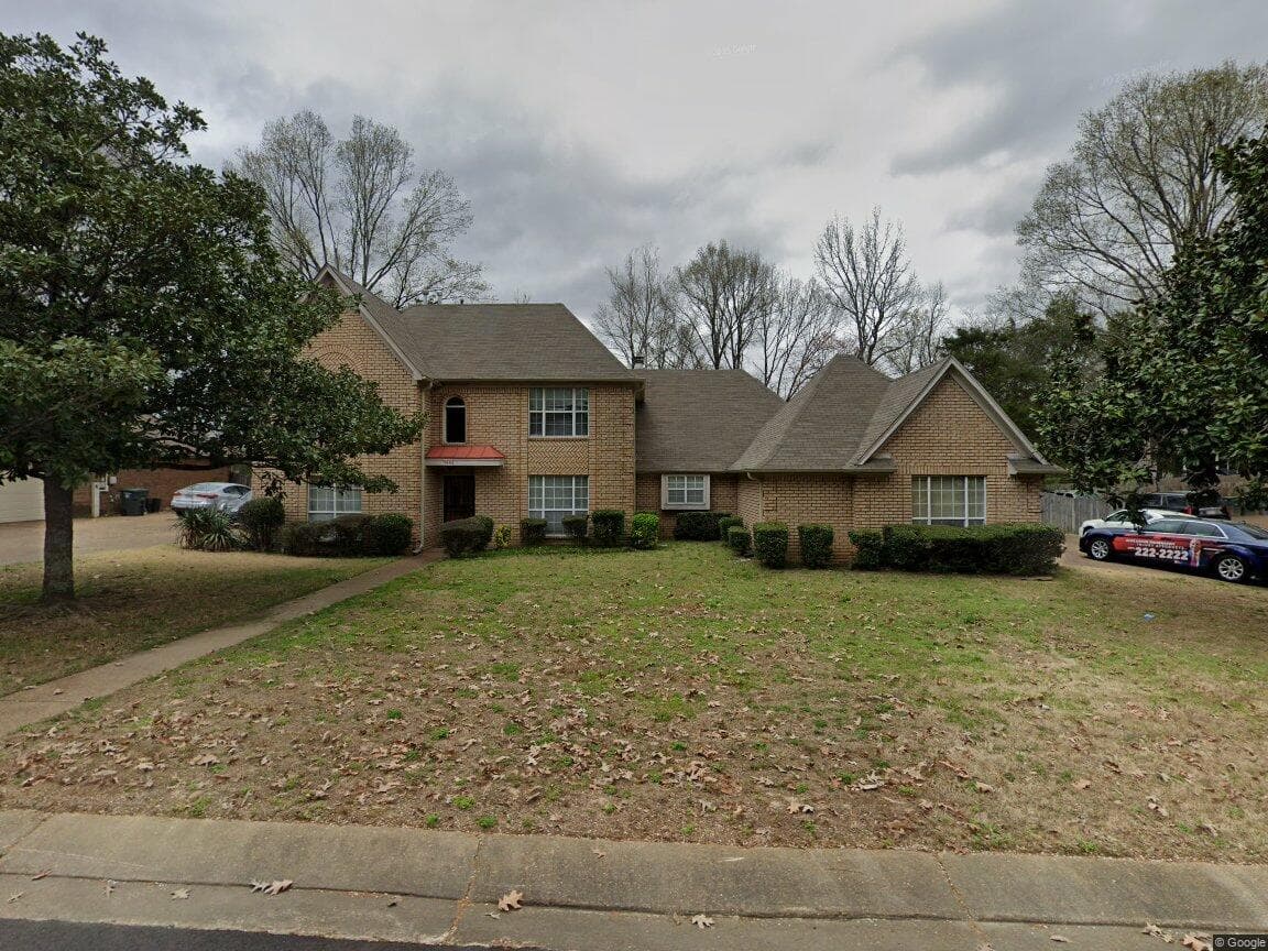 Amplias Casas de 3 Habitaciones y 2 Baños en Venta en 7484 Logancrest Ln, Memphis, TN 38119