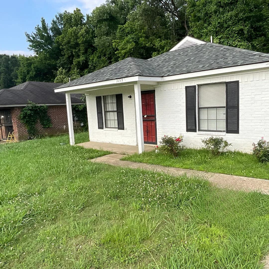 3779 Black Forest Dr, Memphis, TN 38128: Casa de Ladrillo de 4 Habitaciones Recientemente Renovada con Aire Acondicionado Central