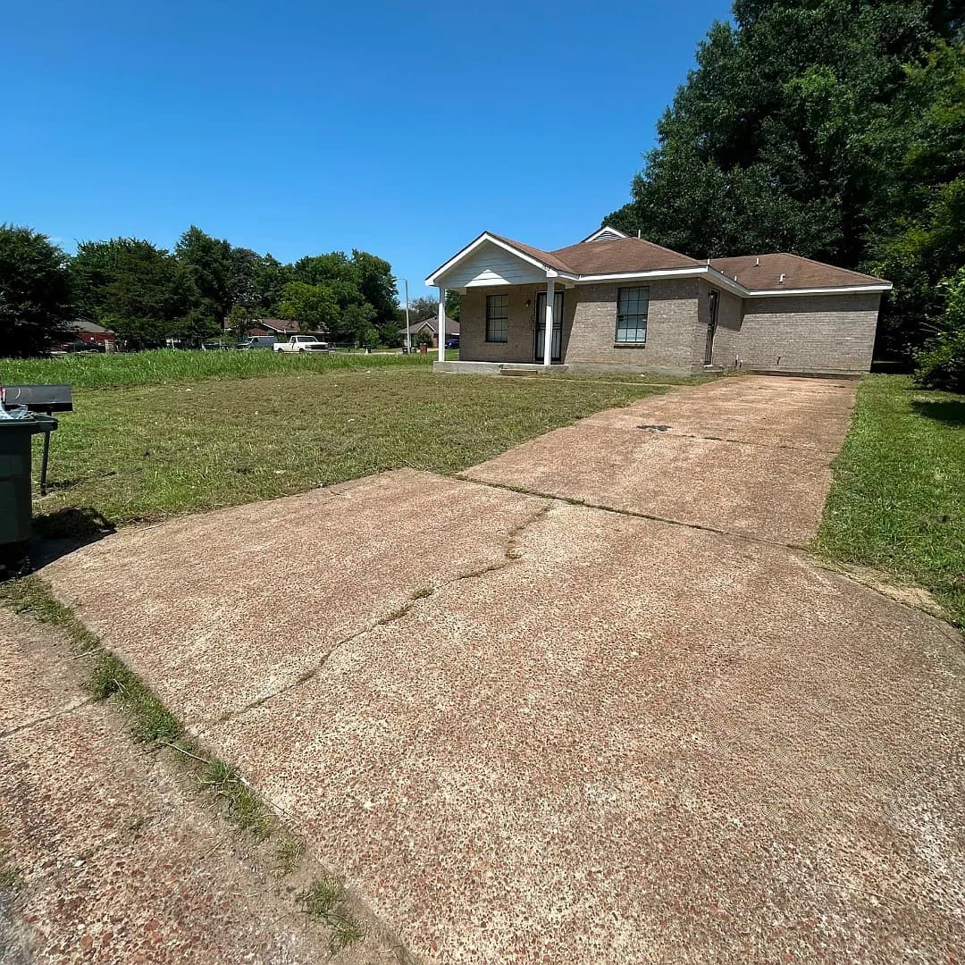 3812 Black Forest Dr, Memphis, TN 38128: Casa Tradicional de 4 Habitaciones con Revestimiento de Ladrillo y Aire Acondicionado Central